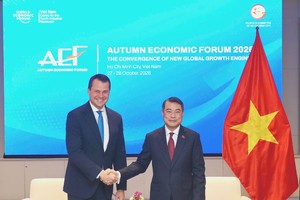 政府总理黎明兴与世界经济论坛（WEF）执行董事斯特凡·梅尔根塔勒于10月28日举行会晤。图：雄—朝