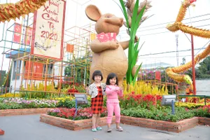 Khai mạc hội hoa xuân phục vụ bà con ngoại thành