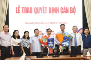Trao quyết định nhân sự mới tại các ban quản lý đầu tư, xây dựng của TPHCM