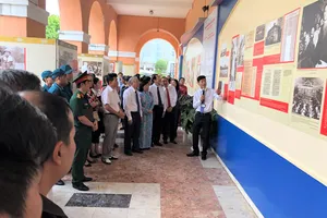 Khai mạc 2 chuyên đề “Hồ Chí Minh - Những nét phác họa chân dung” và “Những tấm gương bình dị mà cao quý”