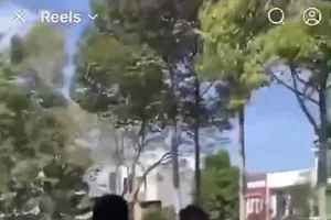 Hình ảnh vụ việc cắt từ clip lan truyền trên mạng xã hội.