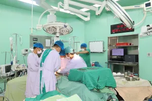 Ca phẫu thuật kéo dài 80 phút cứu sống bệnh nhân.