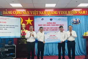 Bệnh viện Răng hàm mặt Trung ương TPHCM trao tặng thiết bị nha khoa trị giá 300 triệu đồng cho Trung tâm y tế quân dân y Côn Đảo