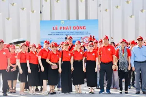 Tham dự chương trình có TS. Đoàn Bình Minh, Phó Viện trưởng Viện Sốt rét - Ký sinh trùng - Côn trùng TPHCM; ông Nguyễn Viết Điện, Phó Giám đốc Trung tâm Kiểm soát bệnh tật TPHCM; bà Lê Thị Thanh Bình, Phó Bí thư Thường trực Đảng ủy phường Vũng Tàu; bà Trần Thị Bích Vân, Phó Chủ tịch UBND phường Vũng Tàu.