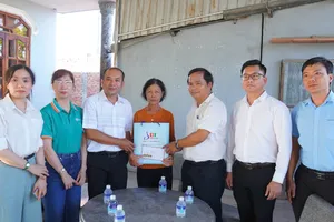 Đoàn đã tới thăm hỏi, động viên gia đình có người tử vong do tai nạn lao động.