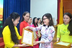 Lãnh đạo phường Vũng Tàu vinh danh giáo viên đạt thành tích xuất sắc trong công tác