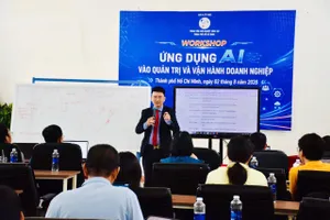 ThS. Nguyễn Hữu Thông, Giám đốc Trung tâm Chuyển đổi số và AI, Viện Phát triển Kinh tế số Việt Nam đã chia sẻ về xu hướng chuyển từ sử dụng AI như một công cụ hỏi - đáp sang xây dựng "nhân sự số" AI Agent.
