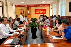 Đoàn khảo sát Sở Y tế làm việc với lãnh đạo phường Bà Rịa về công tác khám sức khoẻ toàn dân