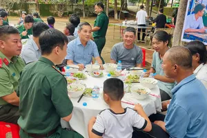 Ăn sáng cùng ngư dân - Gắn kết tình quân dân