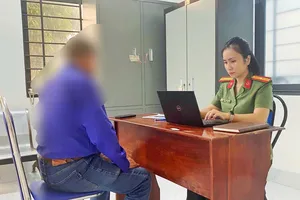 Công an phường Tam Long xử phạt vi phạm hành chính ông N.V.Q. số tiền 12,5 triệu đồng