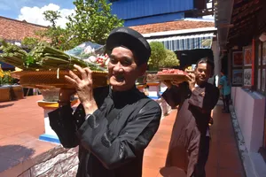 Lễ Trùng Cửu ở Long Sơn mỗi năm thu hút hàng chục ngàn người dân, du khách thập phương về cung kỉnh. Ảnh: KHÁNH CHI