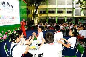 Giáo viên Trường Tiểu học Lý Tự Trọng ứng dụng AI trong thiết kế và tổ chức hoạt động dạy học môn tiếng Anh.