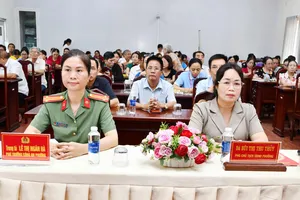 Đại biểu tham dự Ngày hội Công dân số phường Tam Thắng
