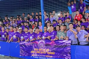 CĐV của HĐH Huế trên sân PM Sport