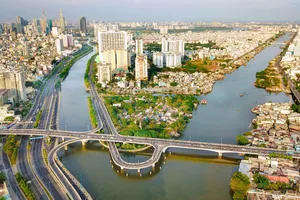 Một góc TPHCM nhìn từ trên cao. Ảnh HOÀNG HÙNG