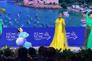 Tiết mục khai mạc ITE HCMC 2026 . Ảnh: HOÀNG HÙNG