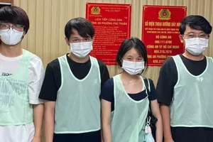 Cơ quan công an trục xuất nhóm người Trung Quốc lập nhóm lừa đảo trực tuyến. Ảnh: CA