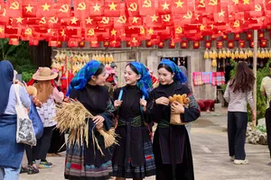 Lễ hội Thổ cẩm tại Lào Cai trong dịp Quốc khánh 2-9. Ảnh: HOÀNG HÀ