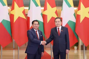 Chủ tịch Quốc hội Trần Thanh Mẫn và Tổng thống Cộng hòa Liên bang Myanmar Min Aung Hlaing tại Nhà Quốc hội. Ảnh: QUANG PHÚC 