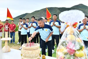 CLB Quy Nhơn United xuất quân vào sáng 7-9. Ảnh: LƯU NGUYỄN