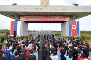 Nga và Triều Tiên lần đầu kết nối nhau bằng cầu đường bộ