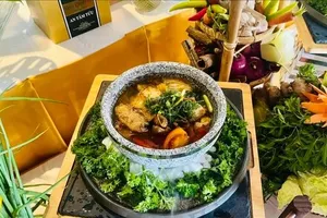 Nhiều món đặc sản địa phương được giới thiệu tại khách sạn Grand Saigon. Ảnh: THI HỒNG