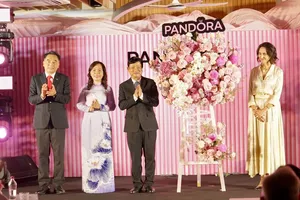 Lãnh đạo TPHCM chúc mừng Tập đoàn Pandora đưa vào vận hành nhà máy tại KCN VSIP III
