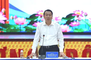 Thứ trưởng Bộ Tài chính Nguyễn Đức Chi chủ trì cuộc họp báo chiều 6-10. Ảnh: LƯU THỦY