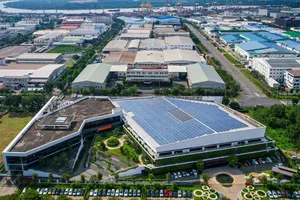 Doanh nghiệp tại Khu chế xuất Tân Thuận (TPHCM) sử dụng điện mặt trời. Ảnh: HOÀNG TRIỀU