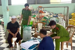Bắt đối tượng sản xuất phân bón giả quy mô lớn ở Cà Mau