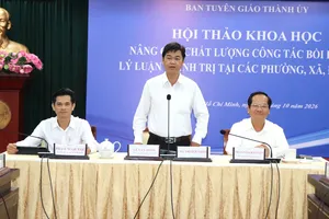 Các đồng chí chủ trì hội thảo “Nâng cao chất lượng công tác bồi dưỡng lý luận chính trị tại các phường, xã, đặc khu” trên địa bàn TPHCM.