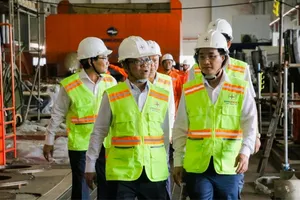 Ông Lê Văn Danh, Tổng Giám đốc EVNGENCO3, kiểm tra công trường đại tu tổ máy S1 - Nhà máy điện Vĩnh Tân 2