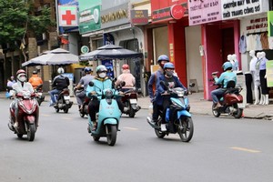  胡志明市制定从2026年起限制汽油车驶入市中心的计划。 