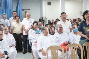 培德精舍与澳洲越侨代表与术后病人合摄。