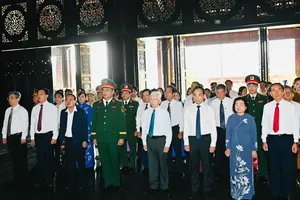 党政及胡志明市领导在西贡—堤岸—嘉定革命传统区上香