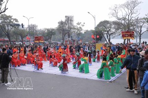 2026年2月21日（农历马年正月初五），河内市还剑坊人委会组织“人旗节”开幕式，庆祝农历马年。图自越通社