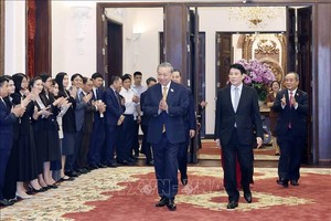 党中央总书记、国家主席苏林与国家主席办公厅干部会面。图自越通社