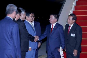 党中央书记处常务书记陈锦秀抵达金边开始对柬埔寨王国进行正式访问。