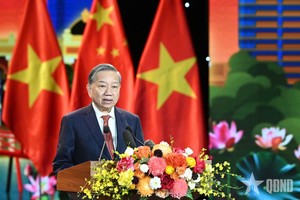 越南共产党中央委员会总书记、国家主席苏林在“与历届越中青年学生交流”活动上发表讲话。