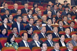 党中央总书记、国家主席苏林出席越中友好文艺交流活动。