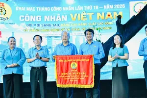 胡志明市劳动联团荣获越南劳动总联团优秀竞赛旗。