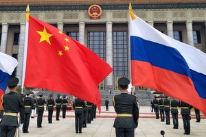 5月20日上午，中国国家主席习近平在北京人民大会堂东门外广场举行仪式，欢迎俄罗斯总统普京对中国进行国事访问。（新华社）