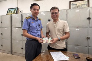 发现并归还乘客遗失的现金。图：越南铁路总公司