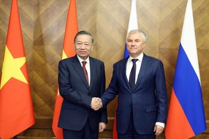 党中央总书记、国家主席苏林会见俄罗斯国家杜马主席维亚切斯拉夫·沃洛金。图自越通社