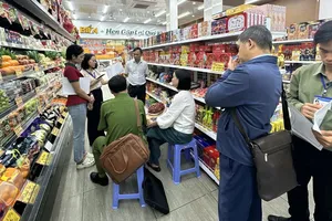 Phường Tam Thắng mở đợt cao điểm kiểm tra vệ sinh an toàn thực phẩm trước Tết