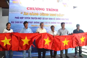Lãnh đạo phường Vũng Tàu “Ăn sáng cùng ngư dân”