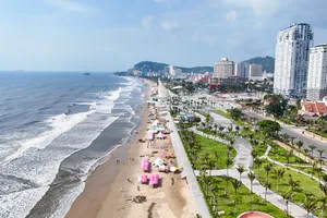 Công viên Thùy Vân cơ bản dọn hết "cát bay" 