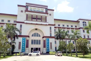 Sinh viên bị kiện hoàn trả học bổng