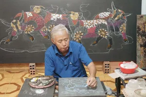 Họa sĩ Nguyễn Văn Quý đang phác thảo tranh ngựa dịp Xuân Bính Ngọ 2026