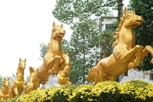 Linh vật 8 chú ngựa vàng tại phường Thủ Dầu Một
